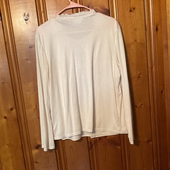 Size Medium Women’s Kathie Lee collection with 1 top & built in sweater - Picture 3 of 4